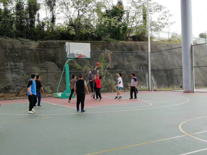 国培2017学员与咪咪爱
篮球友谊赛