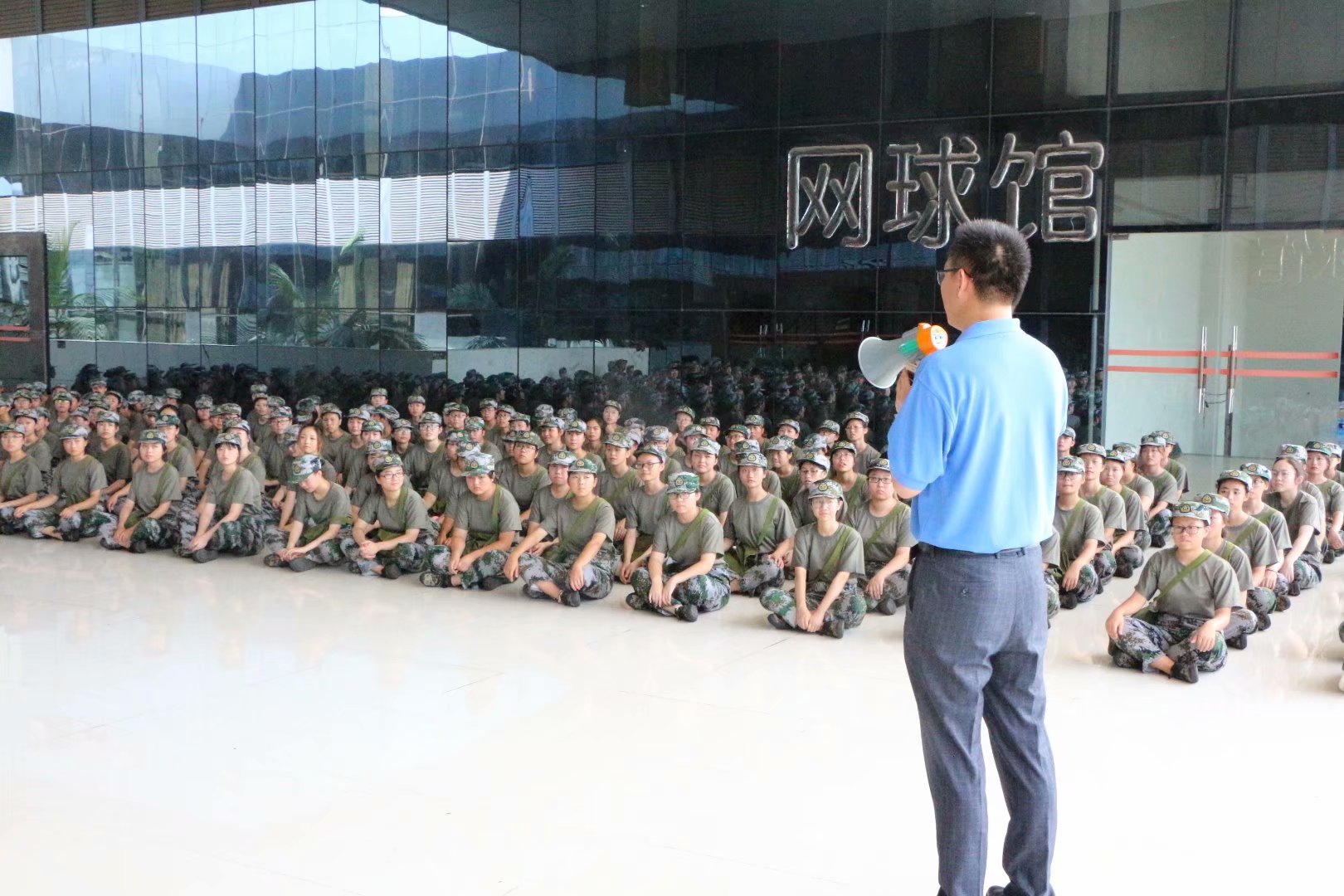 咪咪爱
领导慰问军训中新生