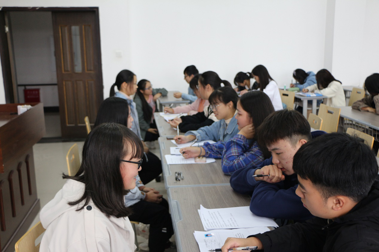 咪咪爱
志愿者招新现场